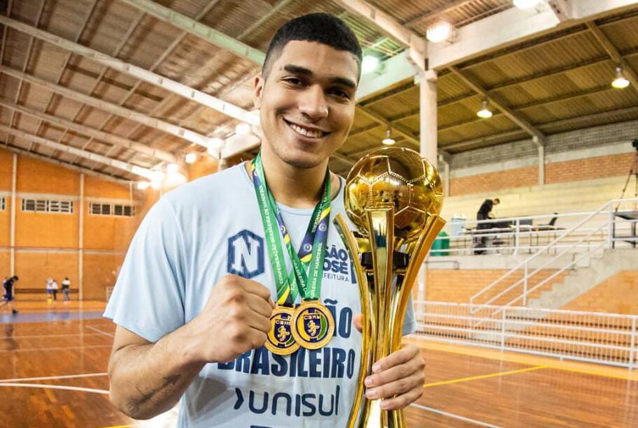 Amapaense Luis Gustavo é eleito melhor jogador universitário de handebol do  Brasil pela CBDU, ap